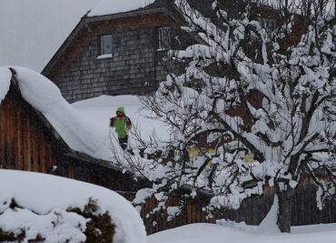Advierten sobre riesgo de avalanchas tras nevadas en Alemania, Austria y Suiza