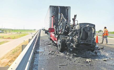 Tras quema de tráileres, delincuentes liberan paso de camiones a EU