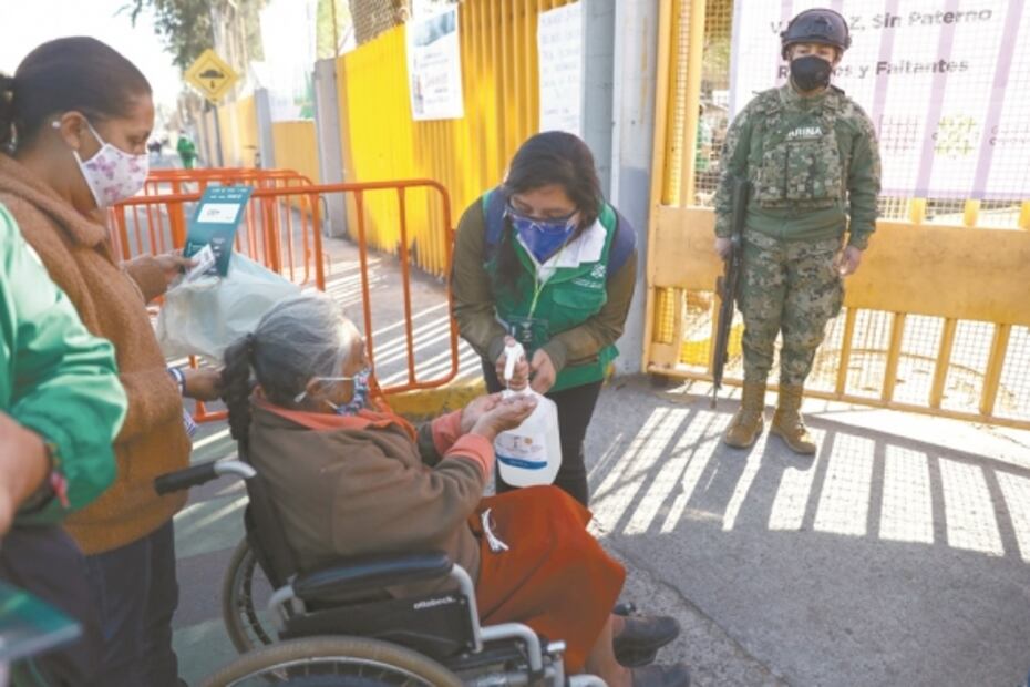 Sin siervos de la nación, avanza vacunación en CDMX