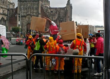 Sale del Zócalo caravana con mil 426 tons de víveres