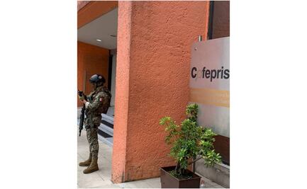 Ingresan efectivos de la Marina Armada a oficinas de la Cofepris