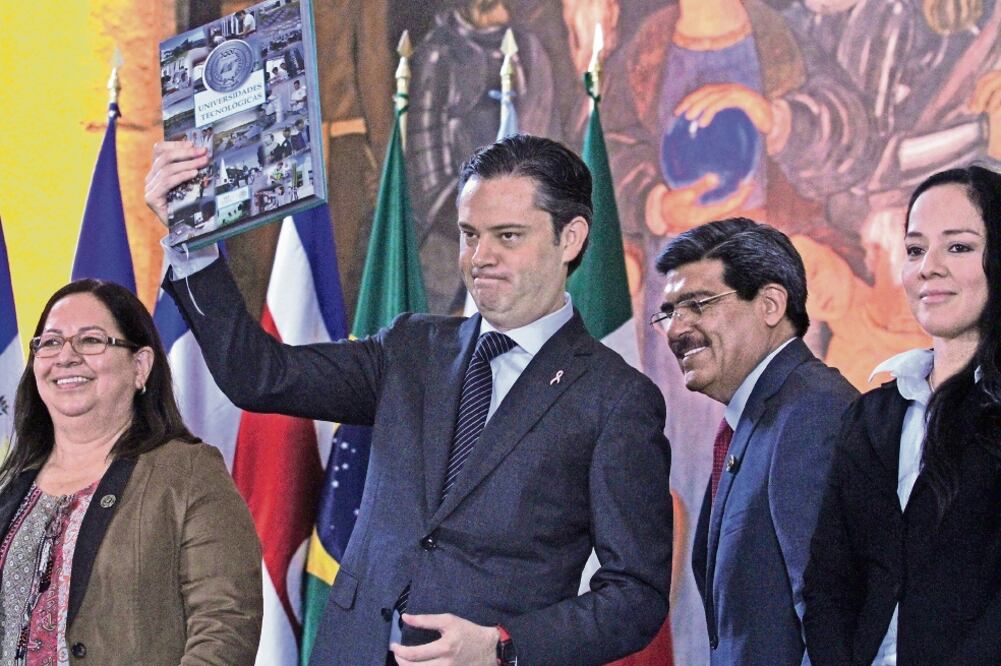 Aurelio Nuño, titular de la SEP, encabezó la conmemoración del 25 aniversario de la creación de las universidades tecnológicas (MARÍA JOSÉ MARTÍNEZ. CUARTOSCURO)