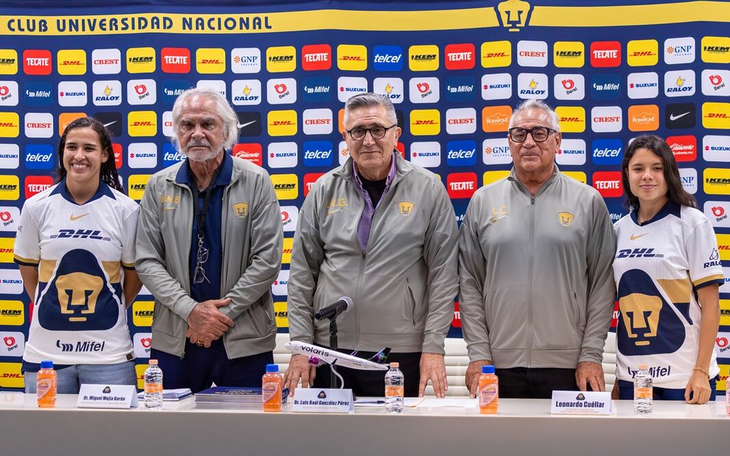 Liced Serna, Miguel Mejía Barón, Luis Raúl González, Leonardo Cuéllar y Ariatna Dorantes en conferencia de prensa - Foto: @PumasMXFemenil en X