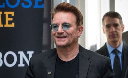 Bono recibe premio "Mujer del año"