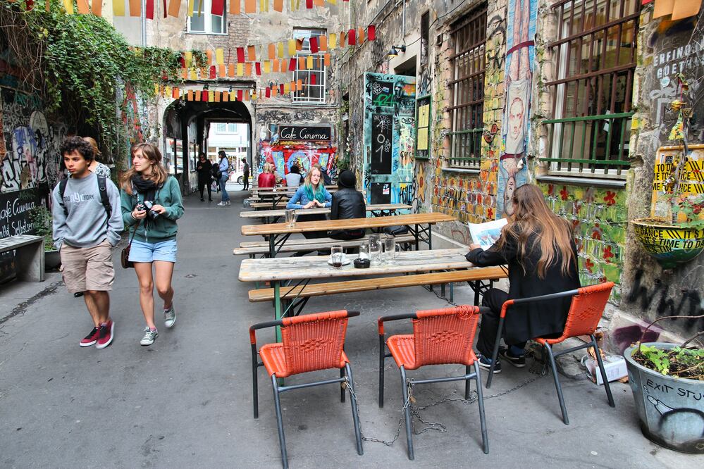 Ahorra en hospedaje, comidas y transporte. (Foto: Istock)