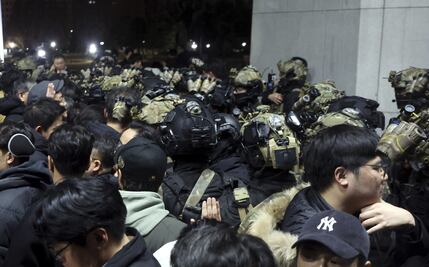 FOTOS: Declaración de ley Marcial en Corea del Sur desata protestas; reportan choques entre policías y manifestantes
