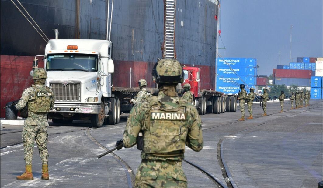 Autoridades federales aseguraron en el puerto de Tampico, Tamaulipas, 10 millones de litros de diesel, armas, vehículos y un buque en un operativo, el 31 de marzo de 2025. Foto: especial