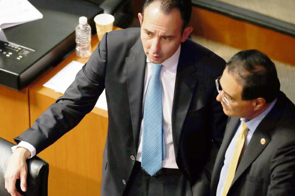 Una hora con 38 minutos duraron las intervenciones para la salida con licencia de Roberto Gil Zuarth. 