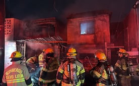 Hombre pierde la vida en incendio de una vivienda en Monterrey; su madre resulta lesionada