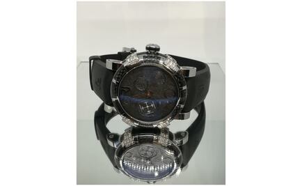 Venden en Los Pinos reloj hecho con metal del Titanic