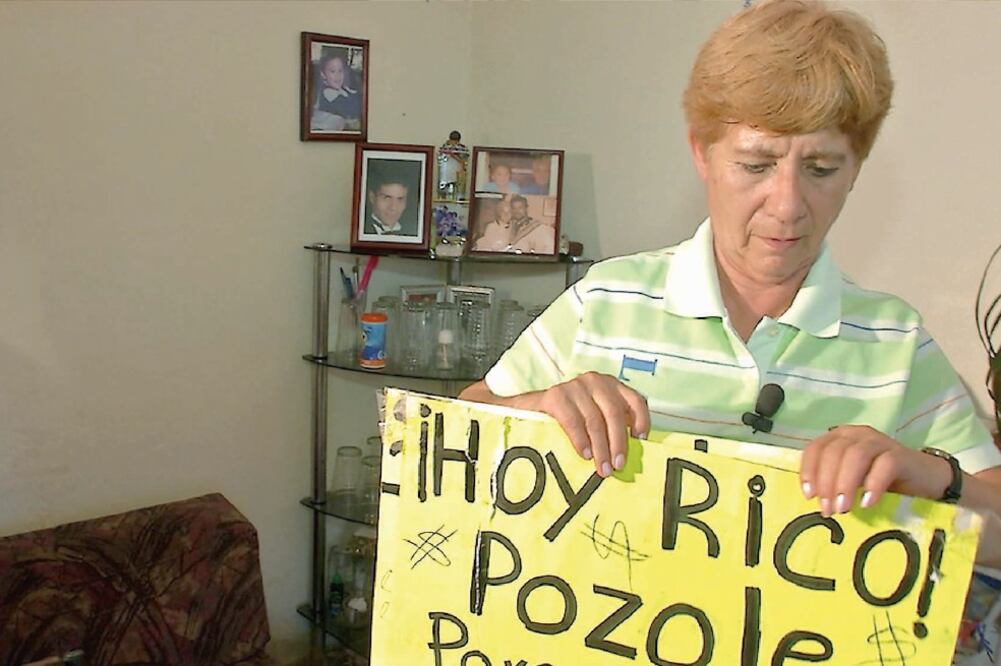 Yolanda Vallarta, hermana de Israel, realiza labores domésticas en casas particulares y vende pozole los sábados en Tepic, donde reside (ESPECIAL)