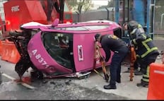 VIDEO: Muere taxista al volcar su vehículo en la CDMX; fue captado bailando semidesnudo minutos antes del accidente