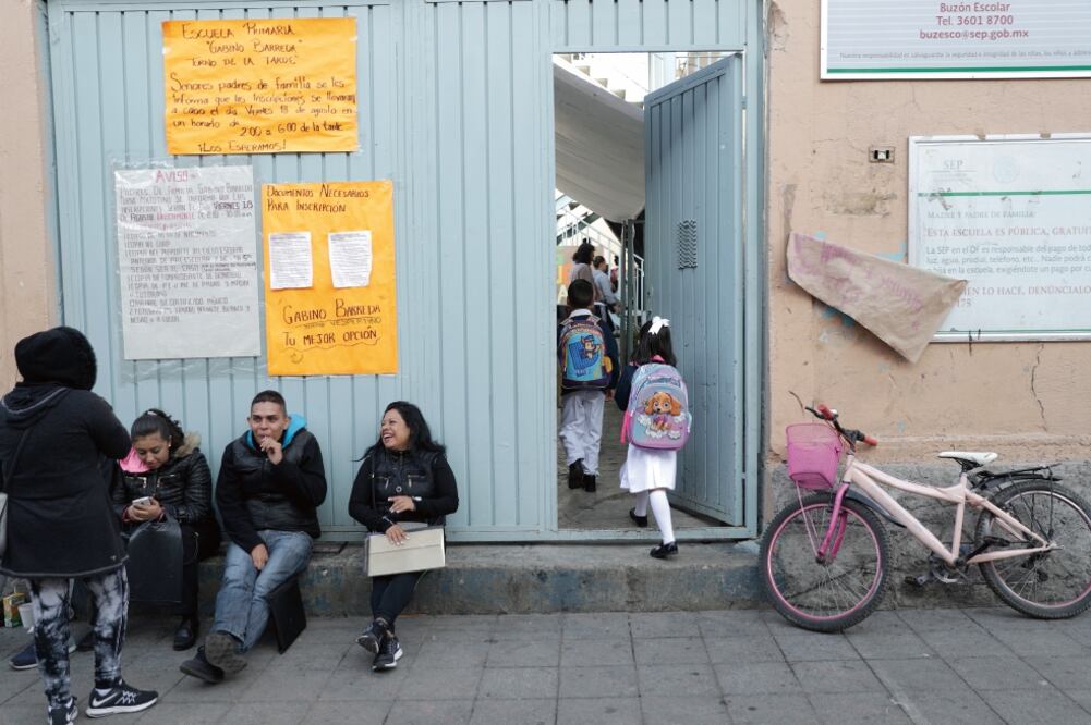 Los alumnos de la escuela primaria Miguel Serrano fueron reubicados en el plantel Gabino Barreda (IVÁN STEPHENS. EL UNIVERSAL)