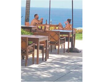 Funcionario se va de acapulcazo