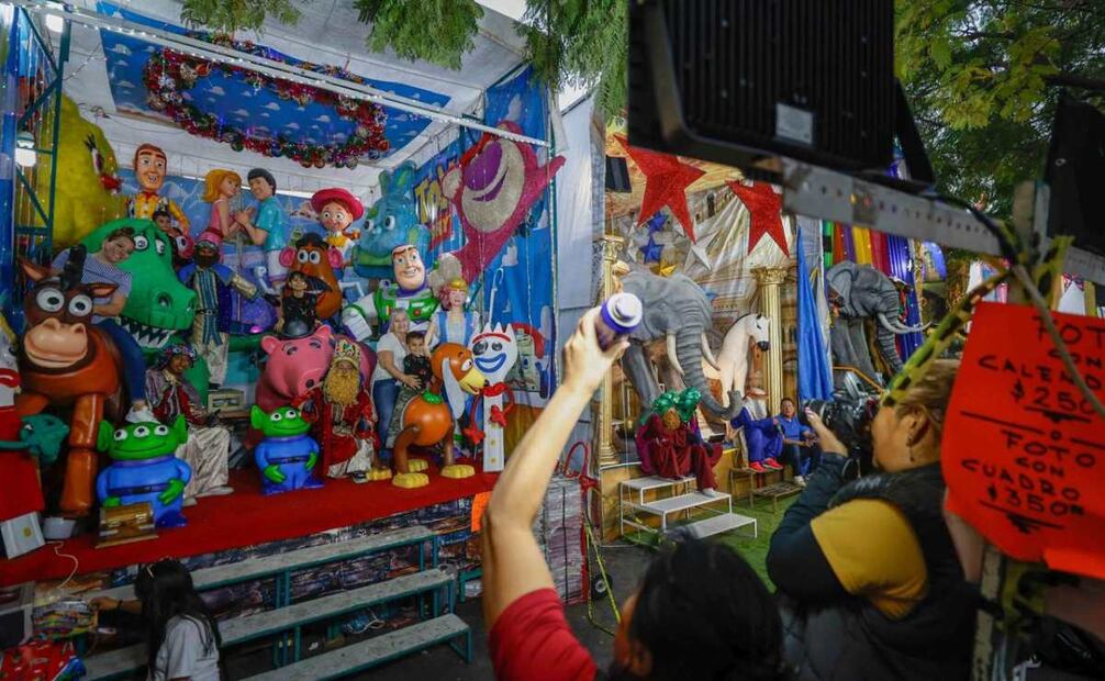 Reyes Magos ofrecen diversos escenarios para tomarse una foto (05/01/2026). Foto: Diego Simón / EL UNIVERSAL