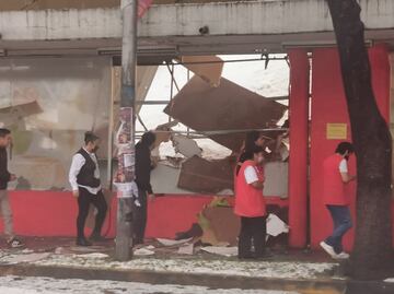 Cae techo de supermercado en Mixcoac tras granizada en CDMX