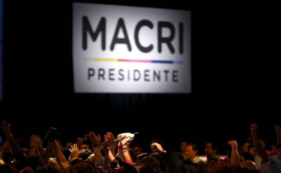 Sin difundir cifras, los canales de televisión C5N, América, Crónica TV y los diarios Clarín y La Nación dieron por ganador al empresario. (Foto: REUTERS / Ivan Alvarado)