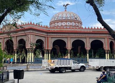 Exhortan a alcaldía Cuauhtémoc a retirar publicidad de panadería frente al Kiosko morisco
