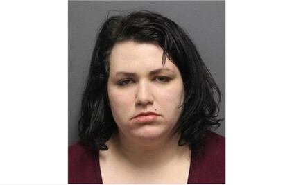 Detienen a mujer por acosar a policía que la arrestó en Pensilvania