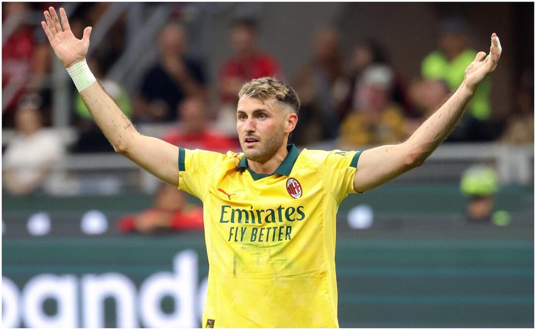 Santiago Giménez con el AC Milán Foto: AP