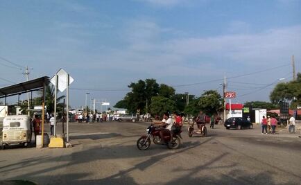 ​Cumplen tres días de bloqueo en Juchitán, Oaxaca