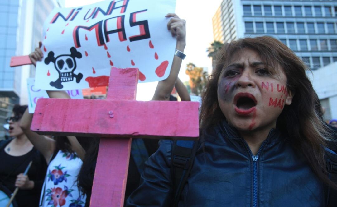 Thousands of women protest against femicide in Mexico City – Photo: Mario Guzmán/EFE