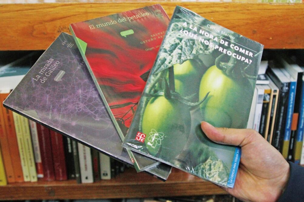 A la enorme colección se sumarán nueve títulos para llegar a los 250 libros el próximo año (CARLOS MEJÍA. EL UNIVERSAL)