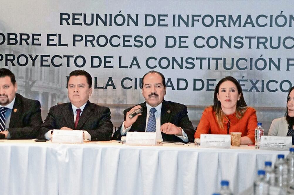 Durante una reunión de análisis del proceso de construcción del proyecto de Constitución, Manuel Granados informó que será el jefe de Gobierno el único que dará a conocer el borrador y no lo hará hasta el 15 de septiembre (ESPECIAL)