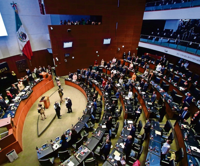 El dictamen para aumentar los días de vacaciones, aprobado en comisiones, estaba listo para llevarse al pleno del Senado esta semana.  Foto: Archivo EL UNIVERSAL 