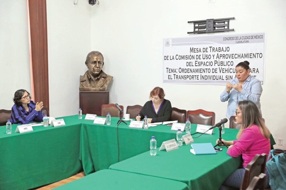 En la mesa de trabajo de la Comisión de Uso y Aprovechamiento del Espacio Público en el Congreso de la CDMX, empresas del servicio de bicicletas y scooters sin anclaje pidieron se tome en cuenta el beneficio medioambiental que aportan. JUAN CARLOS REYES