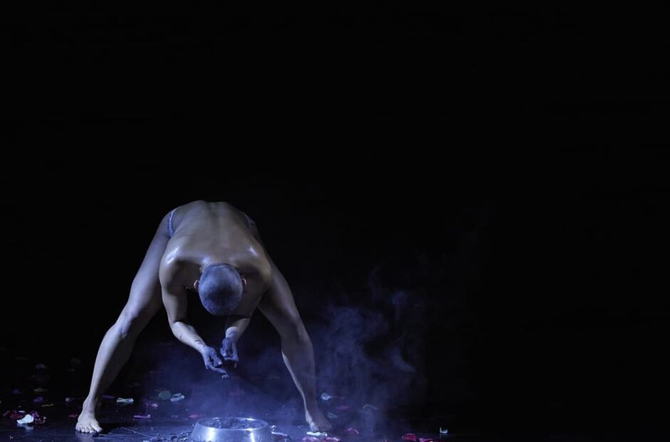 La historia que Angélica Baños representa, en escena, es la de una mujer que llega al teatro y, antes de empezar la función, se dirige al público.
Foto: Fernando Rueda, cortesía