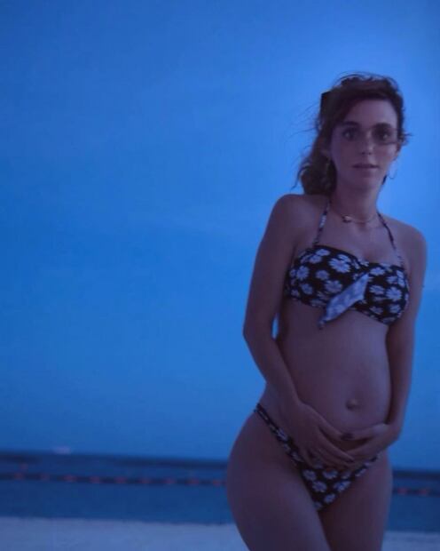 Natalia Téllez presume su embarazo en bikini