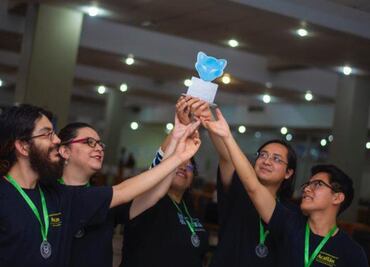 “Elefantito” y “Mamut”, los robots con los que alumnos de la FES Acatlán se lucieron en competencia