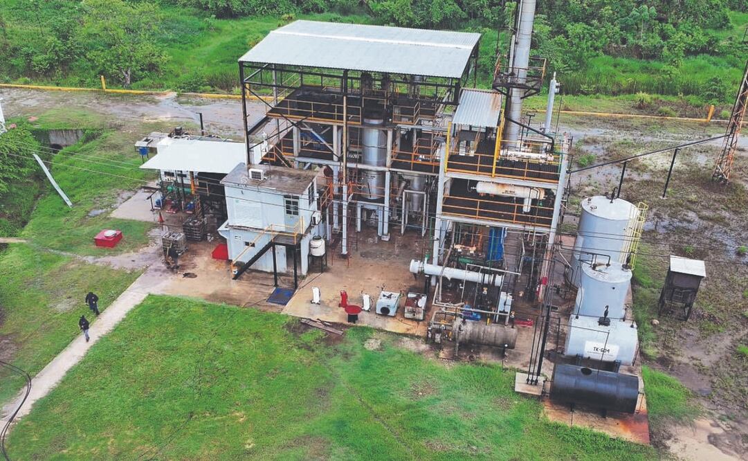 En la refinería clandestina detectada en Coatzacoalcos, Veracruz, había también 500 mil litros de combustibles. Foto: tomada de X