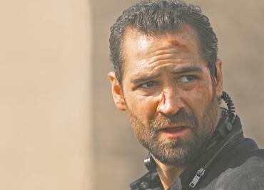 A Manuel García Rulfo los niños le preguntan cómo huyó de los dinosaurios en "Jurassic Park"