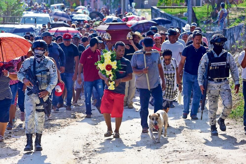 Con un fuerte operativo de seguridad fue sepultado Salvador Villalba Flores, alcalde electo del municipio de Copala. Foto: Archivo EL UNIVERSAL