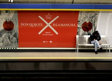 Lee el "Quijote" en el metro de Madrid