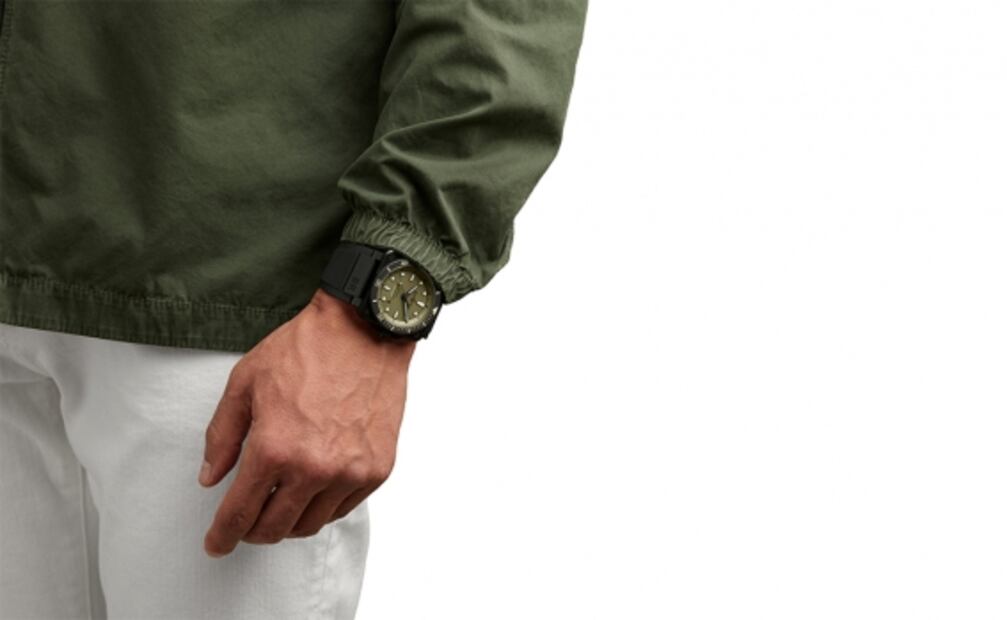 BR 03 Diver Military, paso de gigante