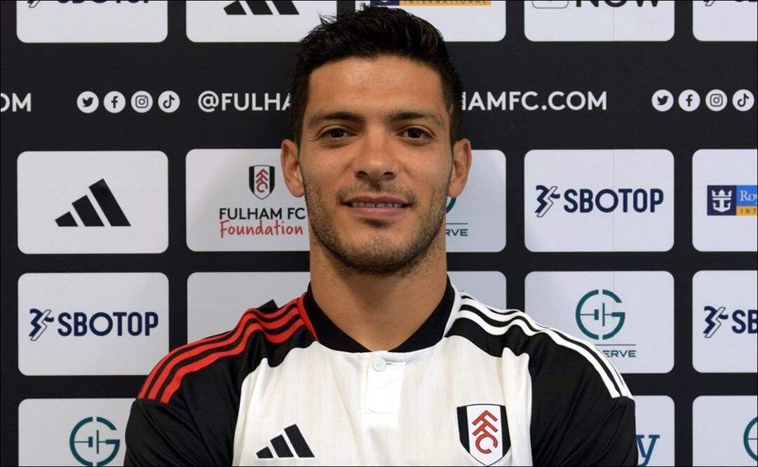 Raúl Jiménez fue presentado oficialmente con el Fulham de la Premier League / FOTO: @FulhamFC