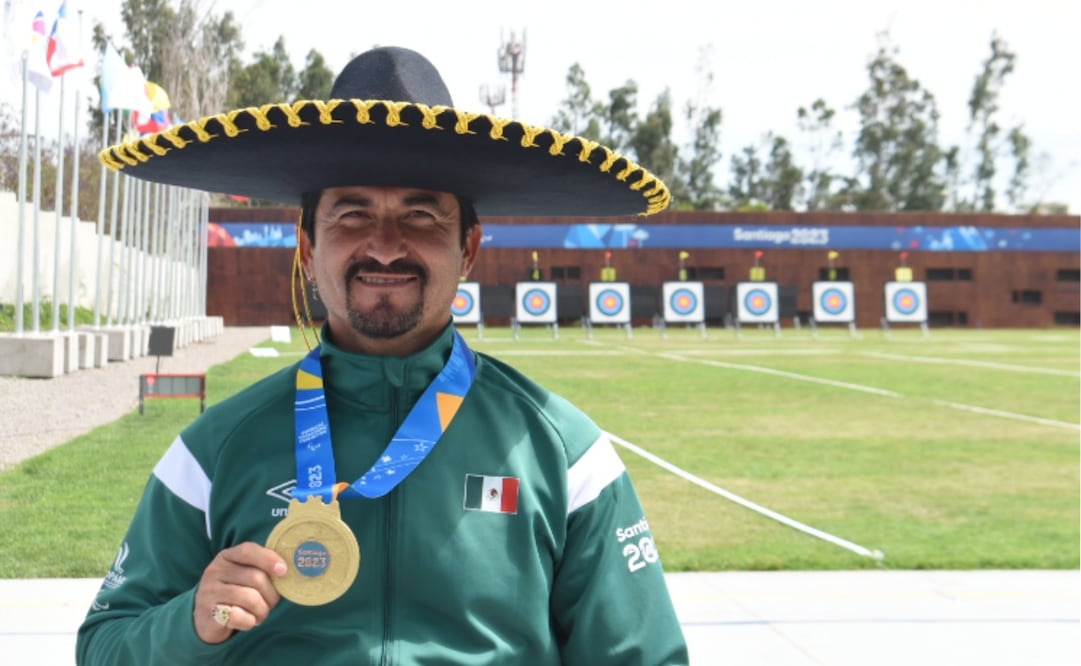 FOTO: ESPECIAL - Samuel Molina, arquero paralímpico mexicano es premiado por World Archery