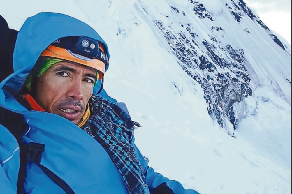 José Miguel Mendoza Paulín se desempeñaba como entrenador de alpinismo en Ecatepec; en la imagen aparece en su última expedición (TOMADA DE FACEBOOK)