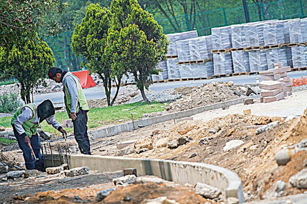 Residentes de diversas colonias expusieron los conflictos en materia de via l i d ad , servicios de agua y drenaje que trajeron proyectos en Lomas de Chapultepec (ARCHIVO EL UNIVERSAL)
