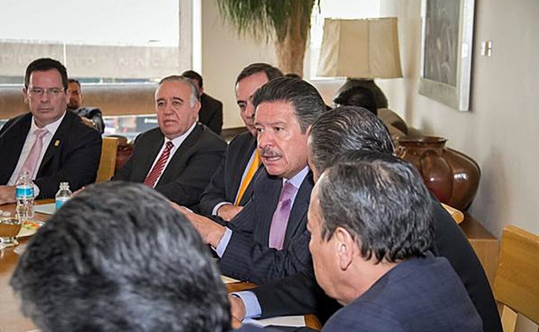 El líder del sol azteca encabezó la reunión de perredistas con representantes de la IPN. FOTO: Tomada de Twitter