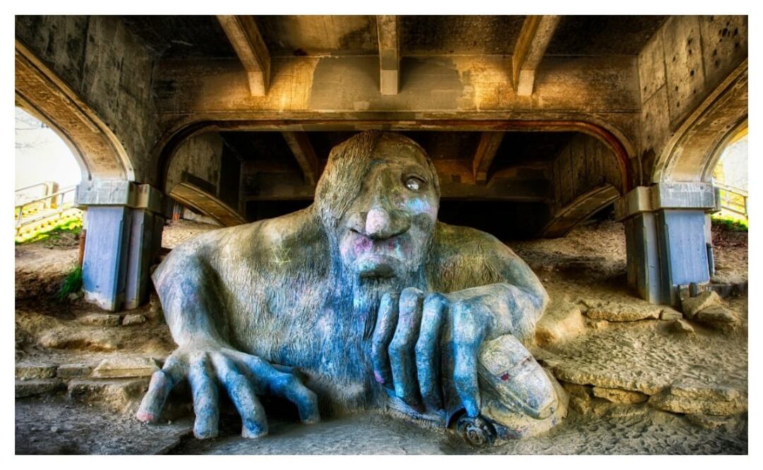 Fremont Troll bajo el puente, es la mascota del vecindario y punto de encuentro para eventos, como el Troll-o-ween. (Foto: Michael Matti)