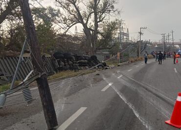 Choque entre tráiler y automóvil deja dos maestras muertas en Tamaulipas; otras dos mujeres resultaron lesionadas