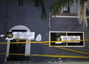Catean domicilios por investigación de muerte de mujer en cirugía estética en Monterrey; hallan réplicas de armas, equipo electrónico y droga
