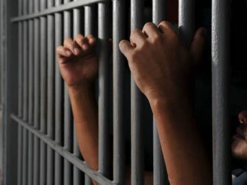 Vinculan a proceso a joven por presunto feminicidio de su madre en León, Guanajuato