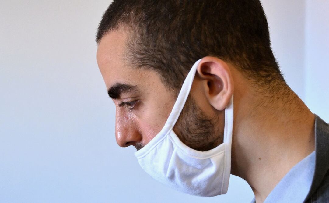 El joven Hadi Matar, que atacó con un cuchillo al escritor Salman Rushdie en 2022. Foto:  ANGELA WEISS / AFP.