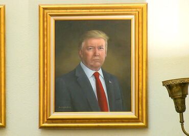 Retirarán retrato de Trump del Capitolio de Colorado; mandatario acusa que su imagen sale "deliberadamente distorsionada"