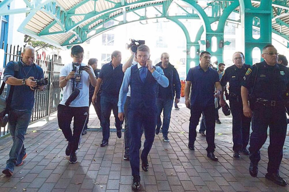 “Canelo” Álvarez a su llegada a Houston, tercera parada de la gira (FACEBOOK “CANELO”)